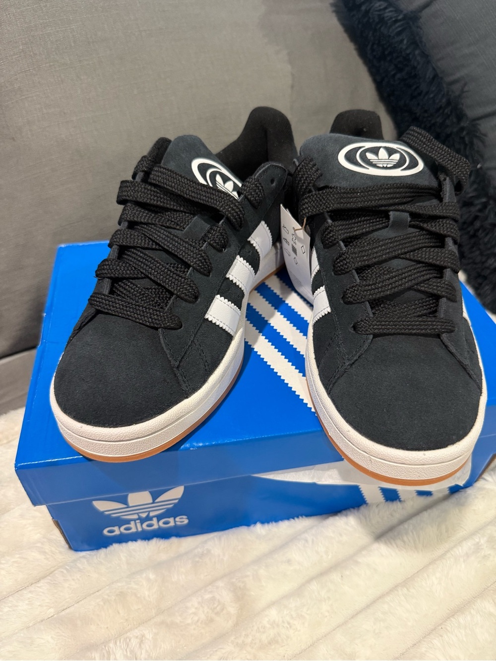 🔥 adidas Campus women’s sneakers - Black/White. Youth size 6 1/2 ladies 7 1/2.